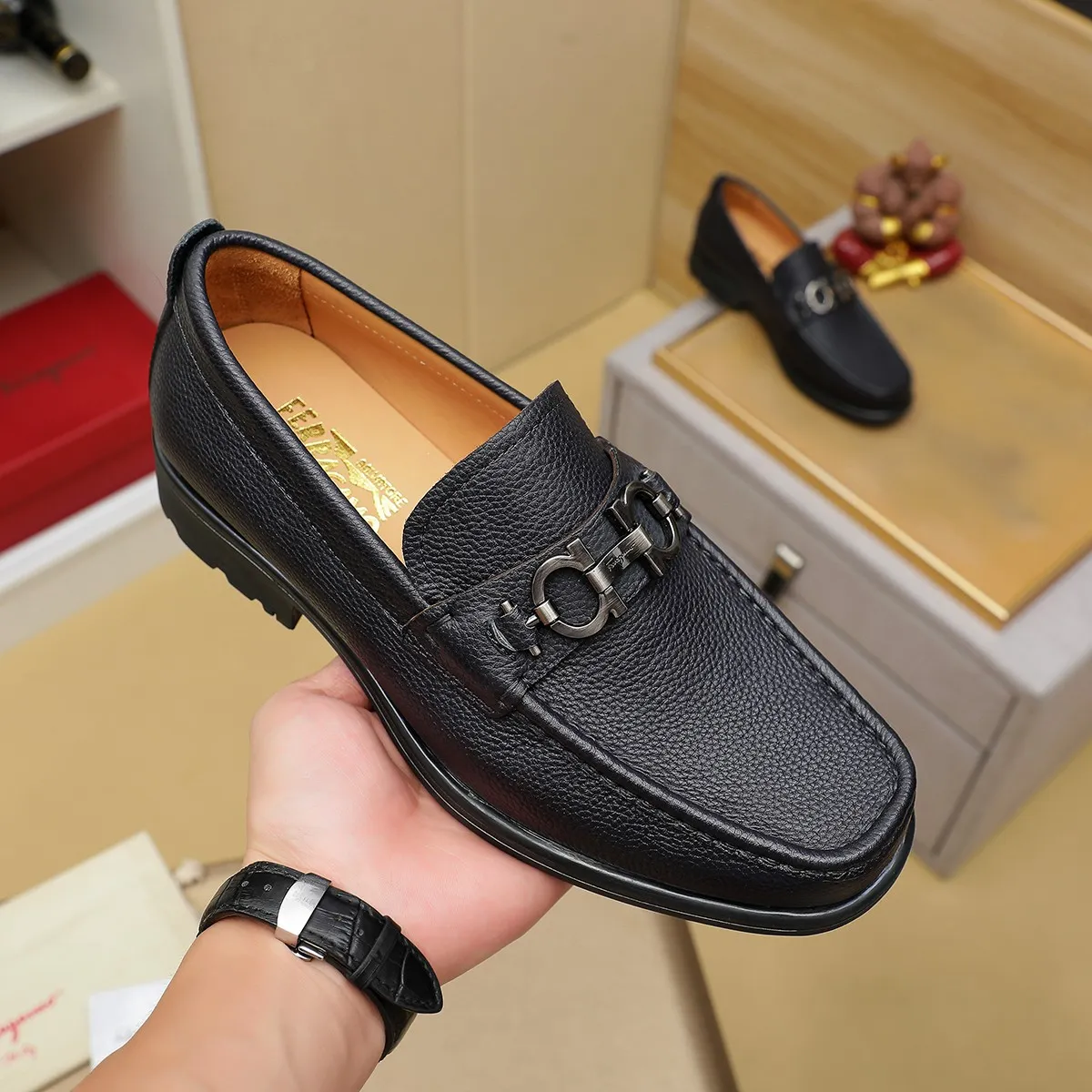 Men's shoes 250 Ferragamo [Ferragamo] top imported suit men's shoes 💯Original copy of the official website, product materials: selected imported embossed calfskin + luxury hardware buckle accessories ~ imported water-dyed cow 🐂 leather lining. Strong three-dimensional visual effect, original combination outsole, multiple colors available😘 Size: 39-44 (38.45.46. Customized)